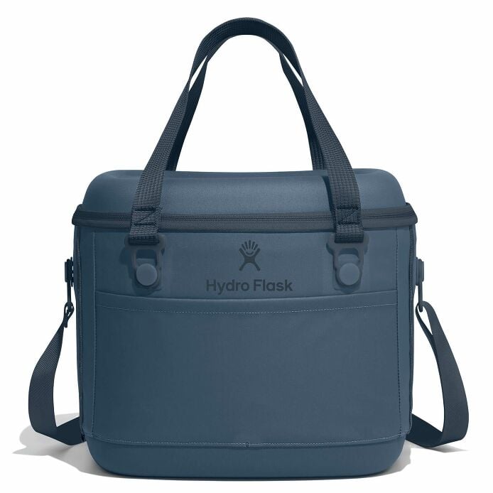 carryouttm-soft-cooler-15-l-o5 12pco384-carryout-cooler-15l-harbor-blue-straight_1.jpg