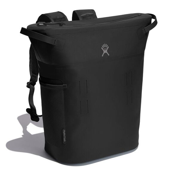 20-l-day-escapetm-pack-o5 20-l-day-escape-soft-cooler-pack-black-angled_1_1.jpg
