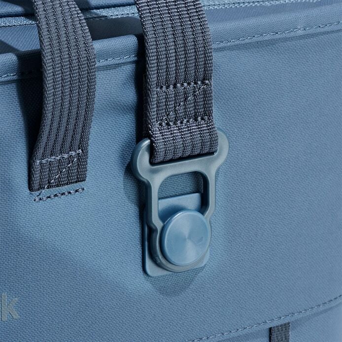 carryouttm-soft-cooler-tote-30-l-i6 250815_hydro_cooler_details_14838_2_7.jpg