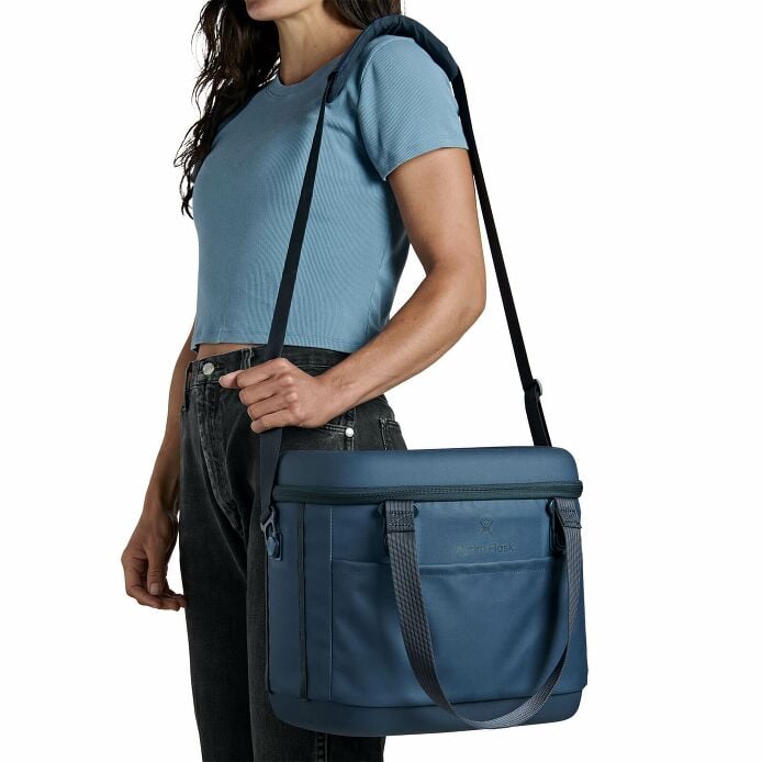 carryouttm-soft-cooler-15-l-o5 250815_hydro_s26_hb_14556_6.jpg