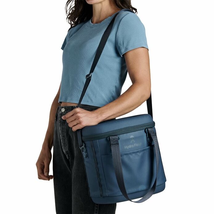 carryouttm-soft-cooler-10-l-s8 250815_hydro_s26_hb_14560_1_4.jpg