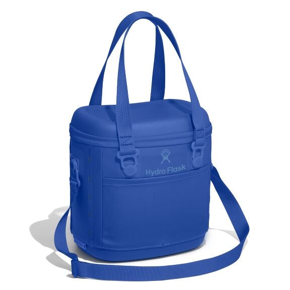 carryouttm-soft-cooler-10-l-s8 6pco382_carryout_cooler_10l_capri_blue_angled_1.jpg