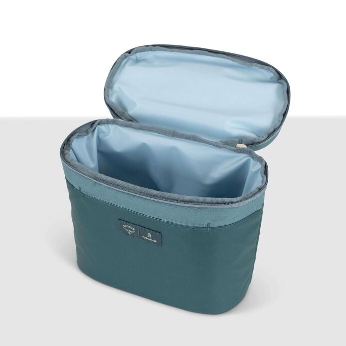 osprey-axis-x-hydro-flask-campus-essentials-bundle-z7 axisxhydroflask_s26_detail2_cascadeblue_10007249_1.jpg