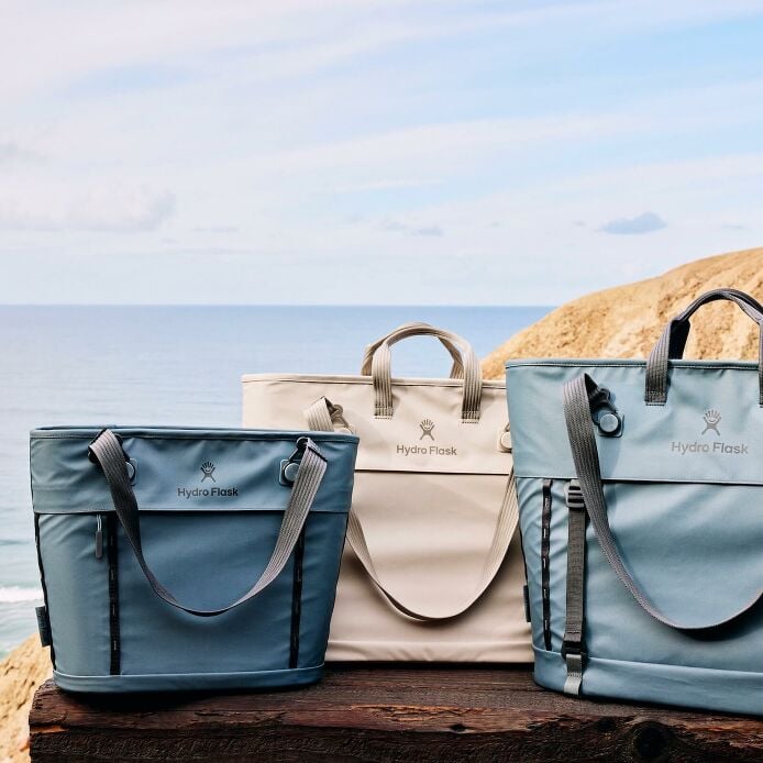 carryouttm-soft-cooler-tote-20-l-x1 hf_carryout_bouwer_d1_l1_torrey_pines_still_life_0055_9.jpg