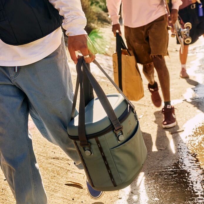 carryouttm-soft-cooler-10-l-s8 hf_carryout_bouwer_d2_l3_skate_ditch_3744_5.jpg