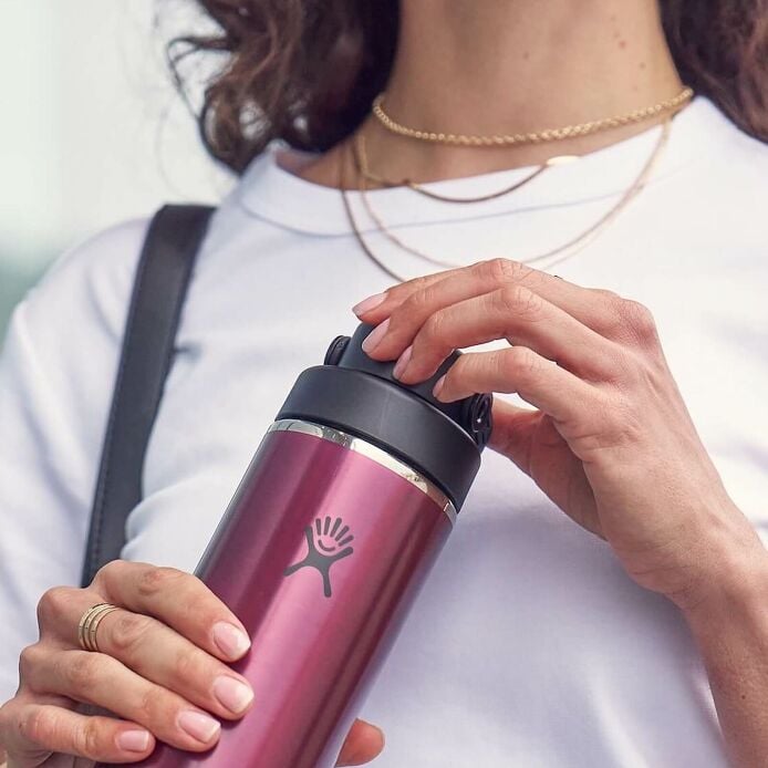 32-oz-lightweight-chug-cap-bottle-t4 hf_s26_lightweight_mcinnis_5123_1_8.jpg