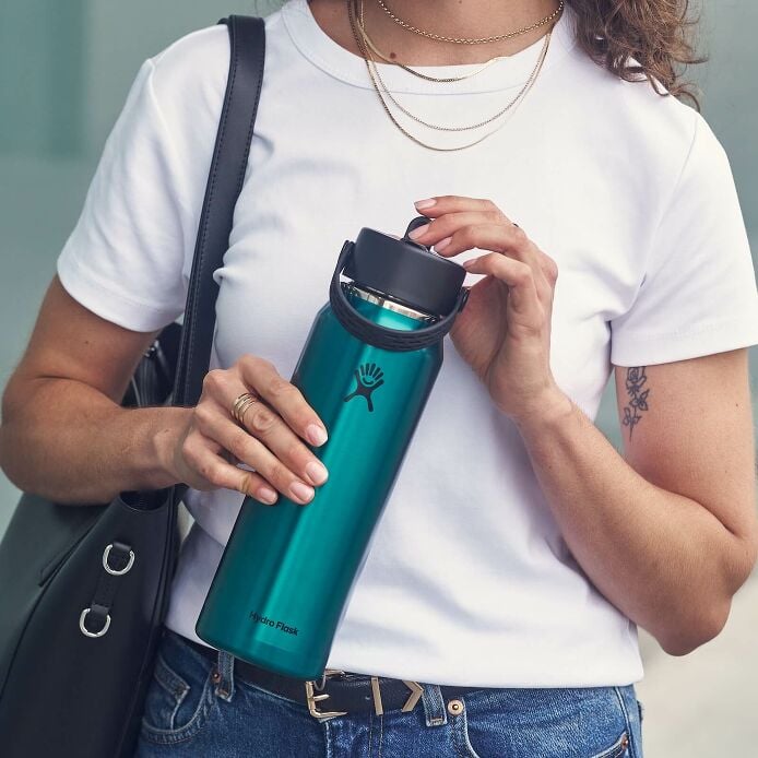 32-oz-lightweight-flex-straw-bottle-c1 hf_s26_lightweight_mcinnis_5167_2_3.jpg