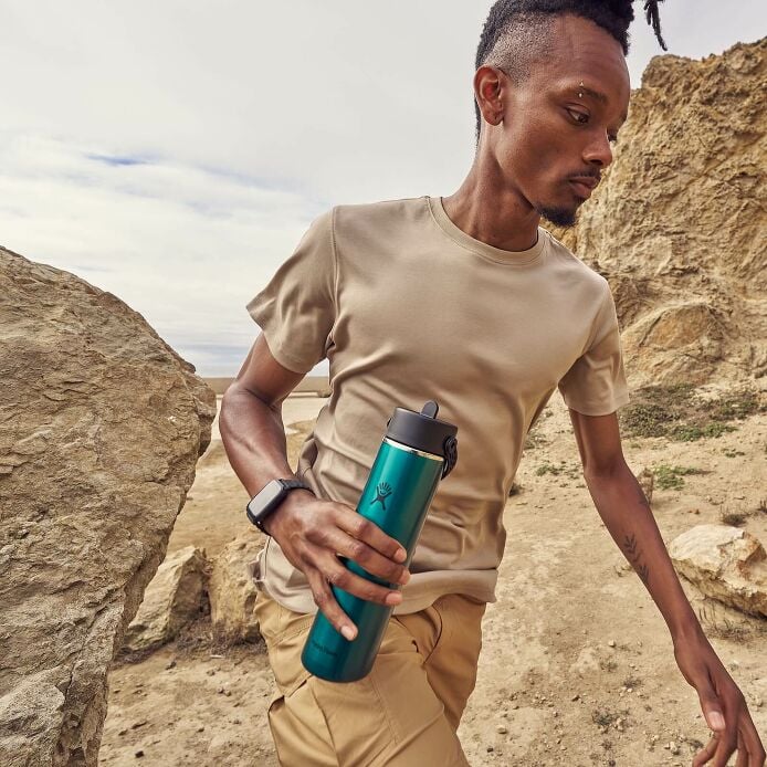 24-oz-lightweight-flex-straw-bottle-w1 hf_s26_lightweight_mcinnis_6828_4.jpg