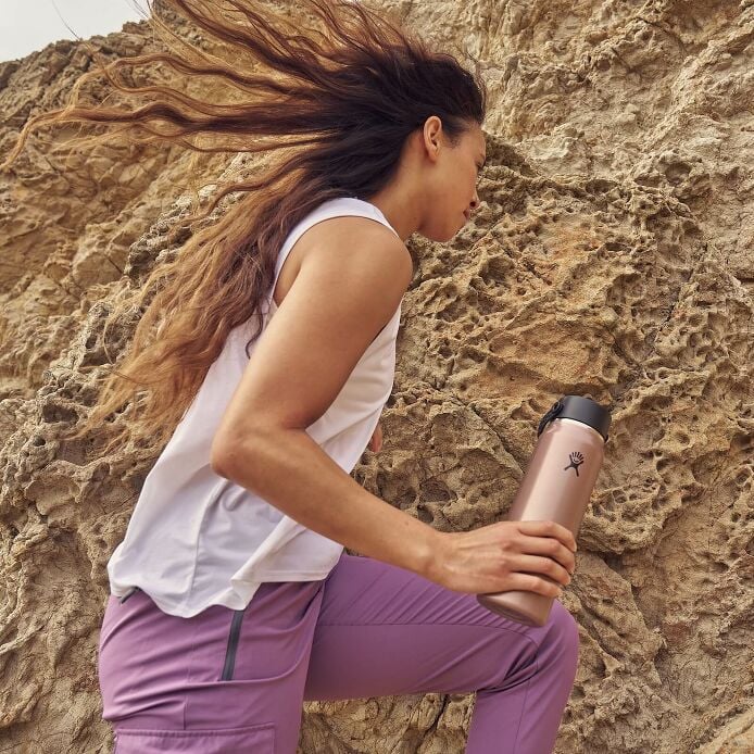 32-oz-lightweight-flex-straw-bottle-c1 hf_s26_lightweight_mcinnis_6946_1_3.jpg