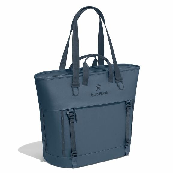 carryouttm-soft-cooler-tote-30-l-i6 maxiit384-carryout-tote-30l-harbor-blue-angled_1_1.jpg