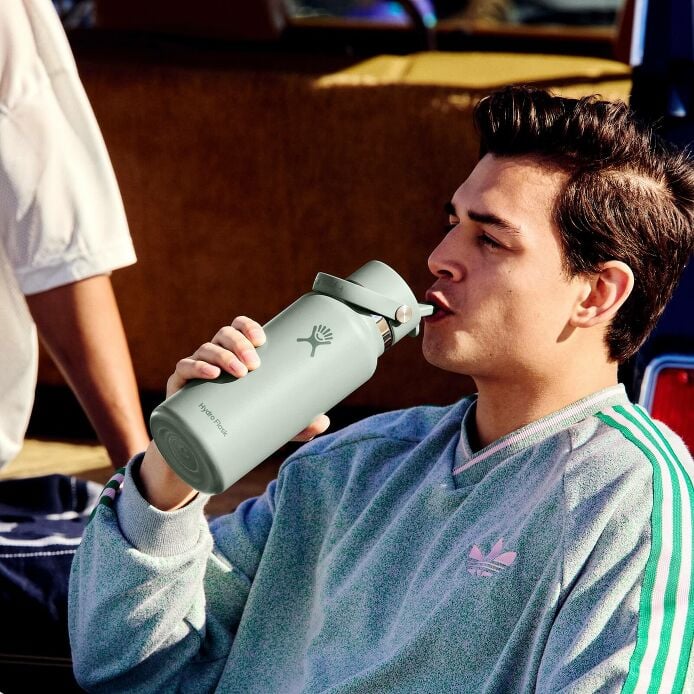 32-oz-wide-mouth-with-flex-straw-cap-j5 s25_tailgating_brouwer_exp-2028-06-01_04-6336_1__5.jpg